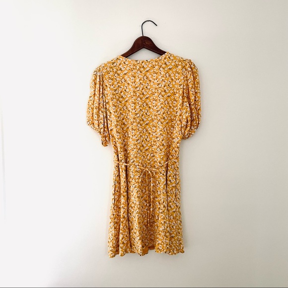 Abercrombie and Fitch | delicate floral yellow button dress with puff sleeves - Picture 6 of 6